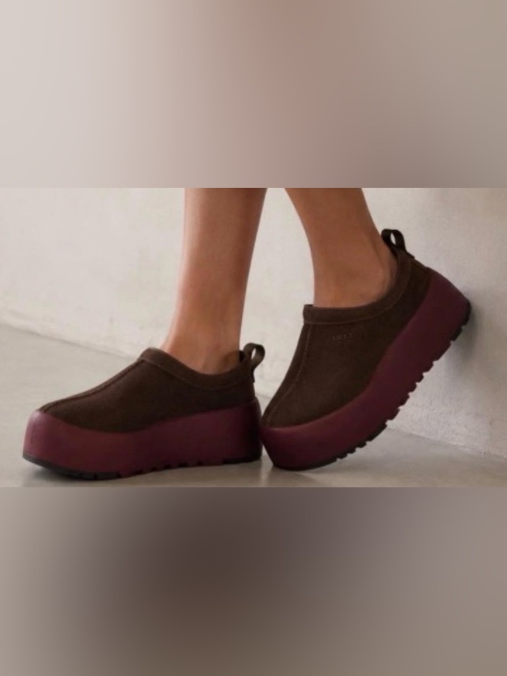 Ugg Chunky Platform Slip-On Shoe in Dark Brown Suede w/ Burgundy Sole: Size 7 - Picture 8 of 8